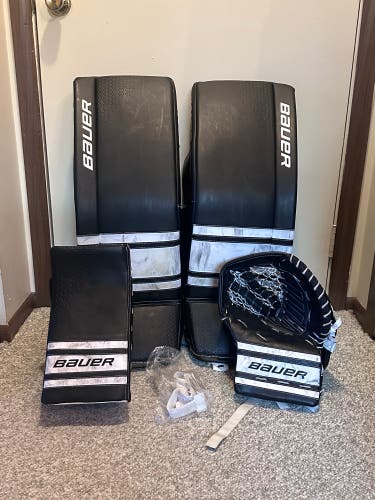 Medium Bauer GSX Goalie Leg Pads (Used)