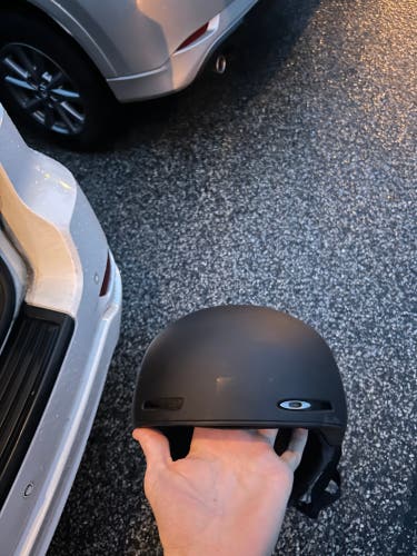 Medium Oakley MOD1 Helmet (Used)