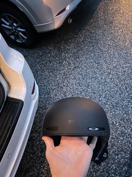 Medium Oakley MOD1 Helmet (Used)