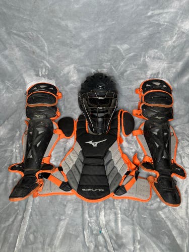 Youth Mizuno Samurai Catcher's Set (Used)