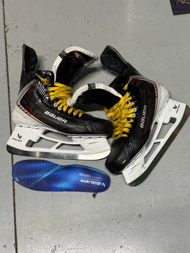 Black 2025 Bauer Vapor Fly40 Hockey Skates Regular Width 11.5 (Used)