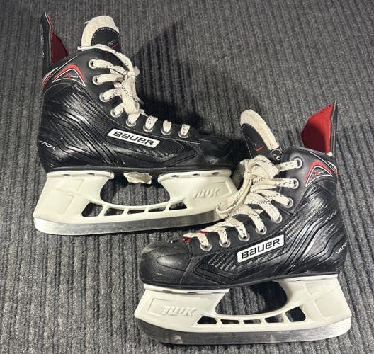 - Kids BAUER Vapor X300 Youth Ice Hockey Skate Size 2R (US SHOE 3)