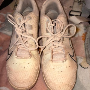 White Women's Size M 8.0 (W 9.0) Nike Alpha Huarache Elite 4 Low Top Molded Cleats (Used)