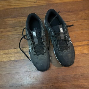 Black Kid's 5.5Y (Big Kids / Youth) Youth Nike Low Top Molded Cleats (Used)