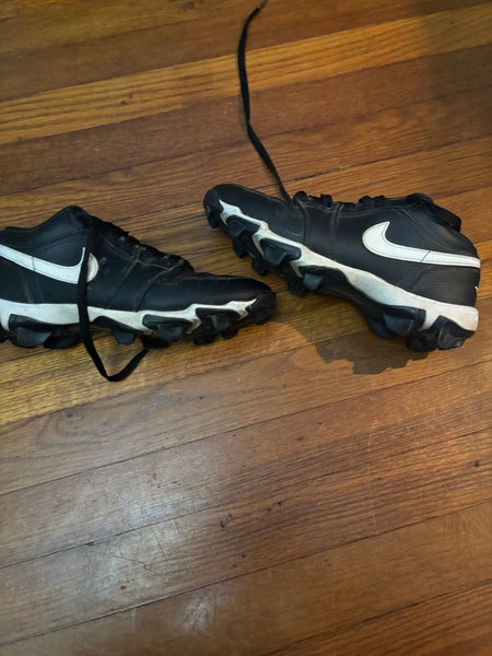 Black Kid's 5.5Y (Big Kids / Youth) Youth Air Jordan Low Top Molded Cleats (Used)