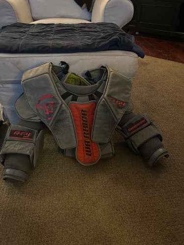 Medium Warrior Ritual G4 Goalie Chest Protector (Used)