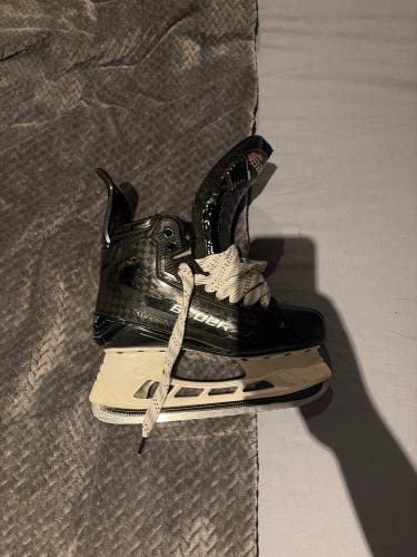 Black 2022 Bauer Supreme Mach Hockey Skates Regular Width 7.5 (Used)