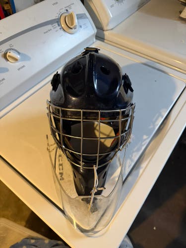 Intermediate Medium Bauer 960 Goalie Mask (Used)