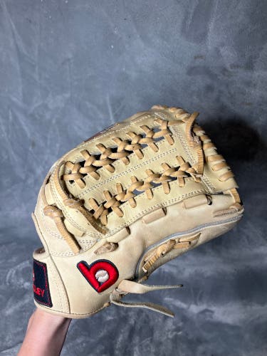 Brown Bradley Next Play RH Outfield Baseball Glove 12" (Used)