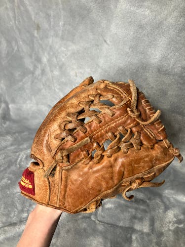 Brown Shoeless Joe RH Outfield Baseball Glove 9.5" (Used)