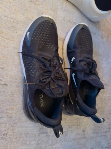 Black Men's Size M 10.0 (W 11.0) Adult Nike Air Max 270 Shoes (Used)