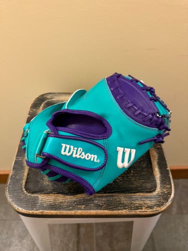 Wilson A2000 Catcher's Baseball Glove PF33 33" (New) RHT