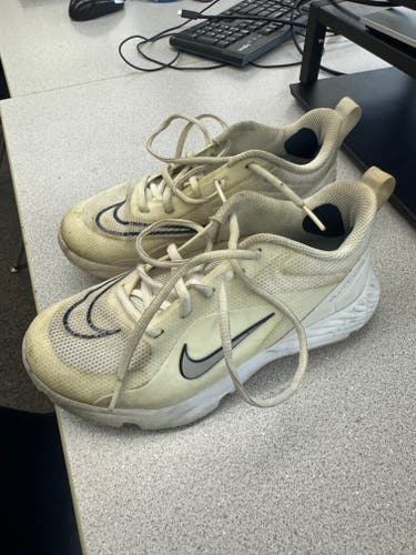 Nike huarache turf shoes size 3.5