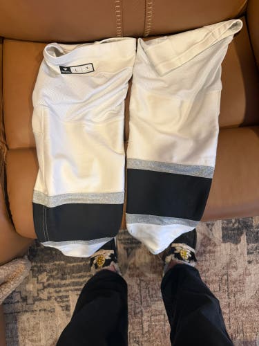 La kings White Senior Large Socks Pro Stock (Used)