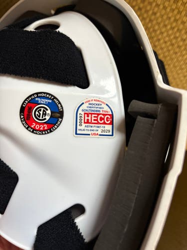 Senior Large Bauer 930 Goalie Mask (Used)