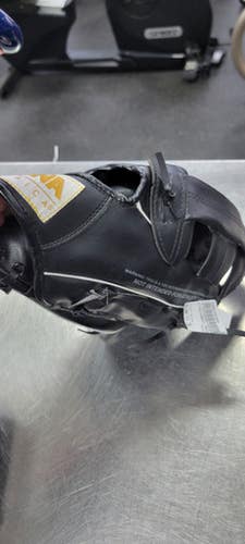 Used CINCINNATI REDS BB/SB Glove RH Throw Black 11" 11497-C000155989