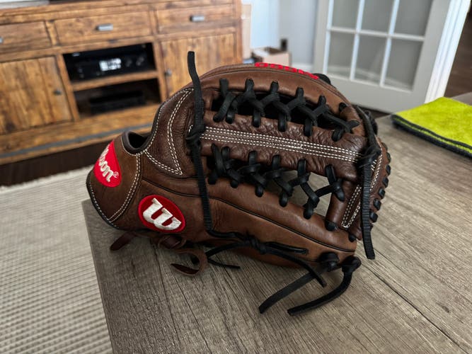 Wilson A1000 RH Baseball Glove 12.5" (Used)