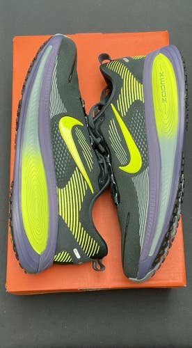 Nike Mens Vomero 18 Size 12 (Seaweed/Volt-Cannon/ Algue/Cannon /Volt)