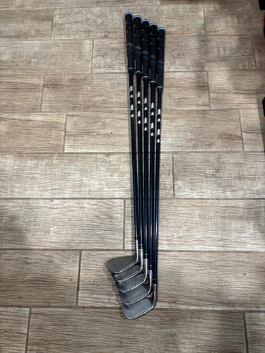 Men's 2021 TaylorMade SIM2 MAX Right Handed Iron Set Regular Flex 5 Pieces Graphite Shaft (Used)