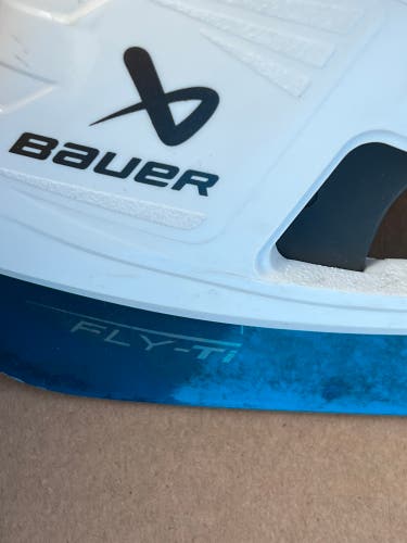 2025 Bauer Vapor Flylite Hockey Skates Regular Width 9 (Used)