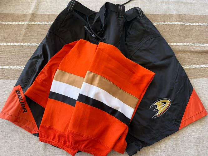Anaheim Ducks Stadium Series Black Large Bauer Pant Shell Pro Stock (New) and Sock set