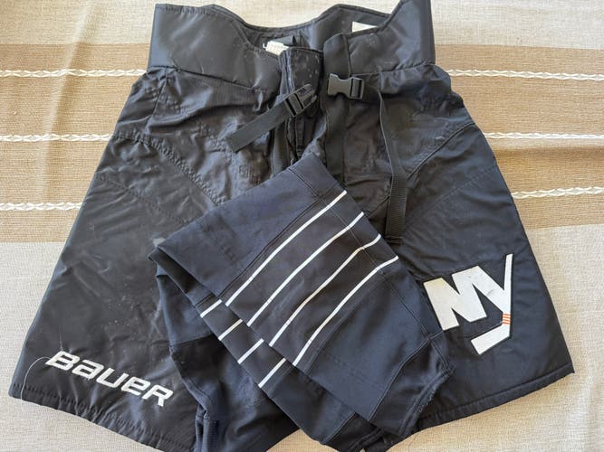 NY Islanders Black Large Bauer Pant Shell and Socks Set Pro Stock (Used)