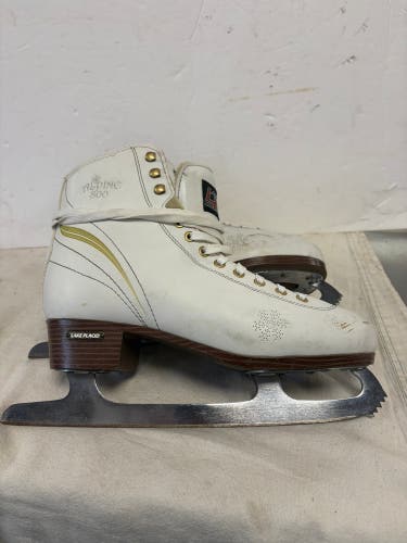 {Blank} Figure Skates B Adult 9 (Used)