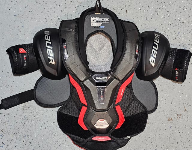 Medium Intermediate Bauer Vapor 3X Shoulder Pads (Used)