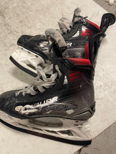 Bauer Vapor 5x Pro Hockey Skates Regular Width Size 4 (Used)