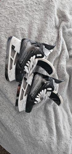 Black 2022 Bauer Supreme M50 Pro Hockey Skates Regular Width 7.5 (Used)