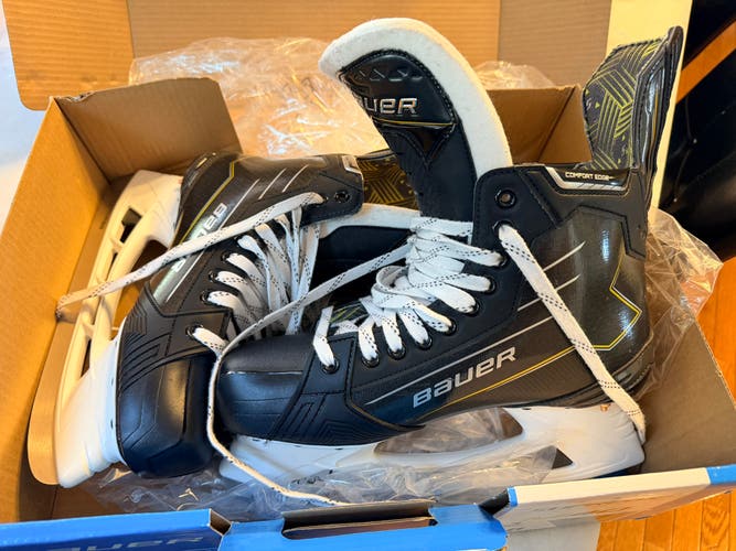 2024 Bauer Supreme M40 Hockey Skates 9 Like new