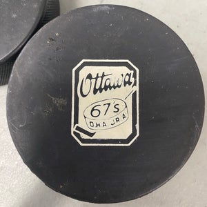 Ottawa 67's puck (VINTAGE)