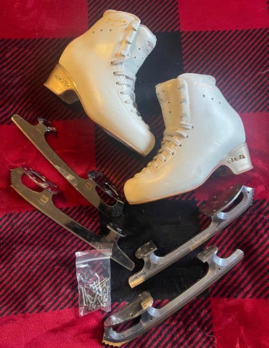 Edea Overture 215C figure skates with two pair of blades