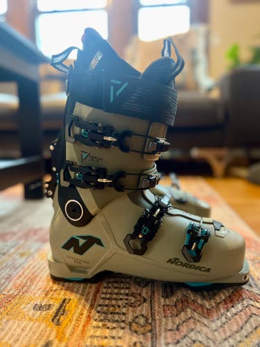 2025 Nordica Unlimited 95 ski boots size 26.5