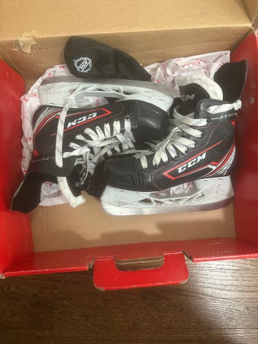 CCM JetSpeed 340 Hockey Skates Size 3 (Used)