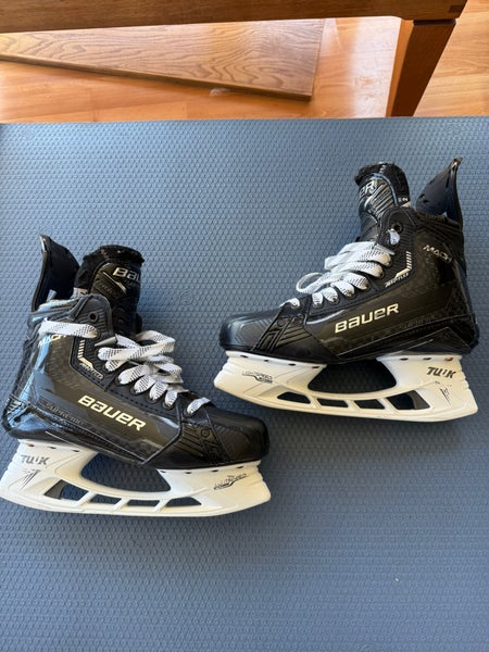 Black 2022 Bauer Supreme Mach Hockey Skates Regular Width 7.5 (Used)