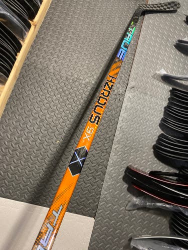 New RH True Hzrdus 9X TC2 75 Flex NO GRIP