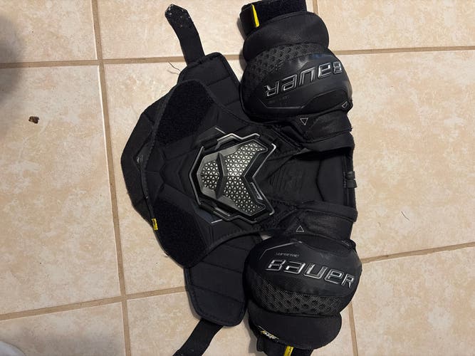 Men's Medium Intermediate Bauer Supreme 3S Pro Shoulder Pads Pro Stock (Used)