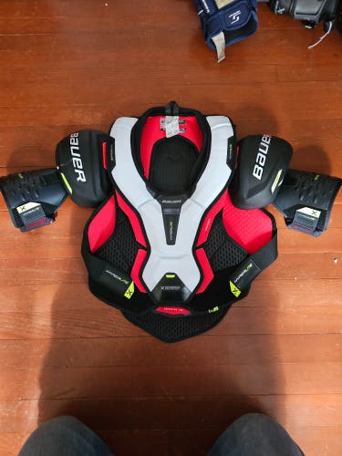 Large Senior Bauer Vapor Hyperlite Shoulder Pads (Used)