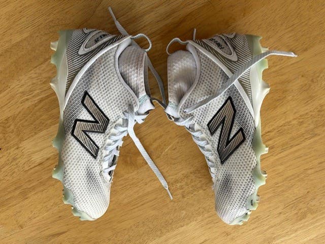 New Balance Freeze v5 5.0 Men's Size M 7.0 (W 8.5/EU 40) Mid Top Cleats - White (Used)