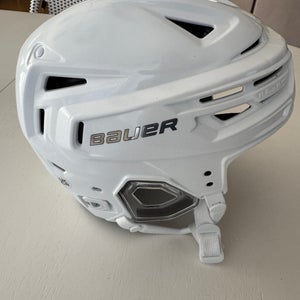 Small Bauer Re-Akt 155 Helmet (Like New)