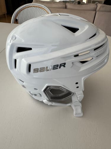 Small Bauer Re-Akt 155 Helmet (Like New)