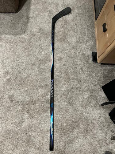 Intermediate Bauer Vapor Flylite Right Handed Hockey Stick P92 65 Flex (New)