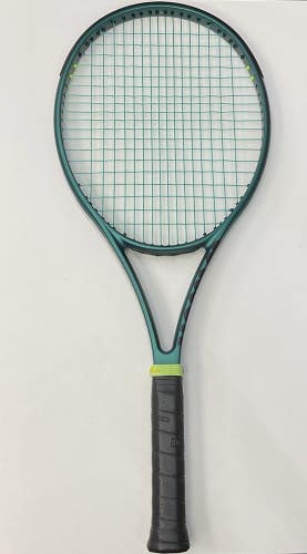 Wilson Blade 104 V9 16x19 Grip Size 4 5/8