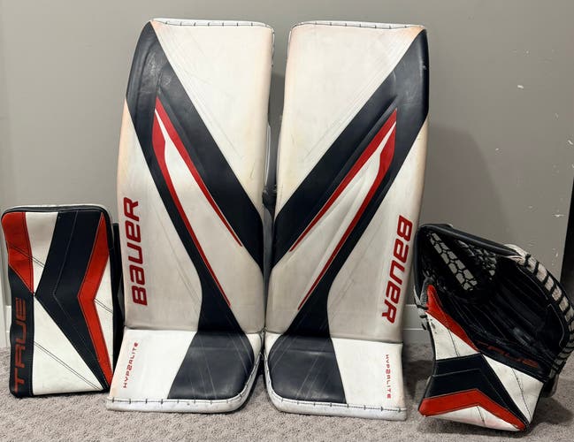 Medium 2024 Bauer Vapor Hyperlite 2 Goalie Leg Pads (Used)