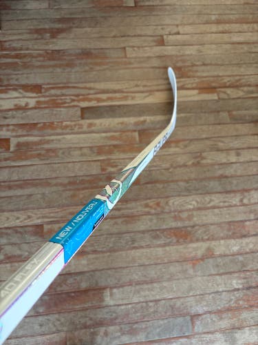 Junior Bauer Proto2 Right Handed Hockey Stick P28 40 Flex (New)