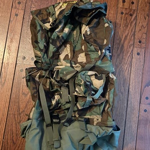 Large/Extra Large Backpack (New)