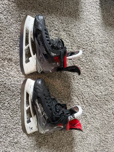 Black/Gray 2023 Bauer Vapor X5 Pro Hockey Skates Regular Width Size 4 (Used)