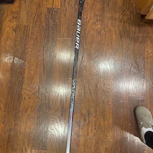 Intermediate Bauer Vapor Hyperlite Right Handed Hockey Stick P92 55 Flex (Used) Uncut