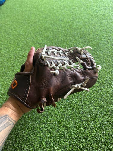 Nokona RH Infield X2-200 Baseball Glove 11.25" (Used)